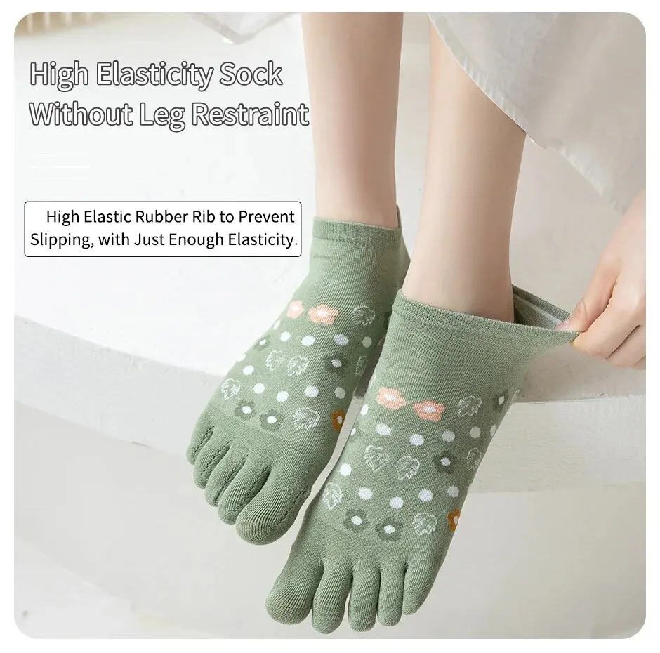 3 Pairs of Women's Spring and sSummer Season Cute and Sweet Fashionable Striped Flower Comfortable Five-finger Split-toe Socks
