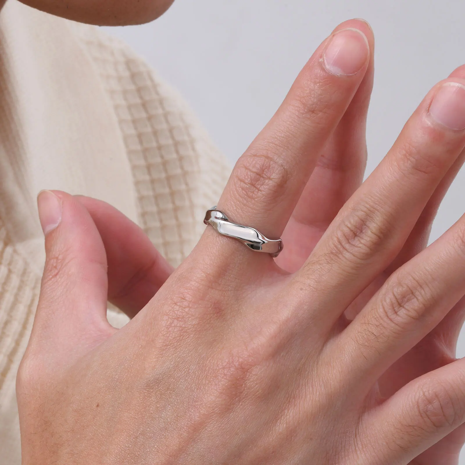 Simple Stainless Steel Mobius Band Rings for Men,Silver Gold Black Grey Color Love Eternity Couple Ring,Punk Jewelry