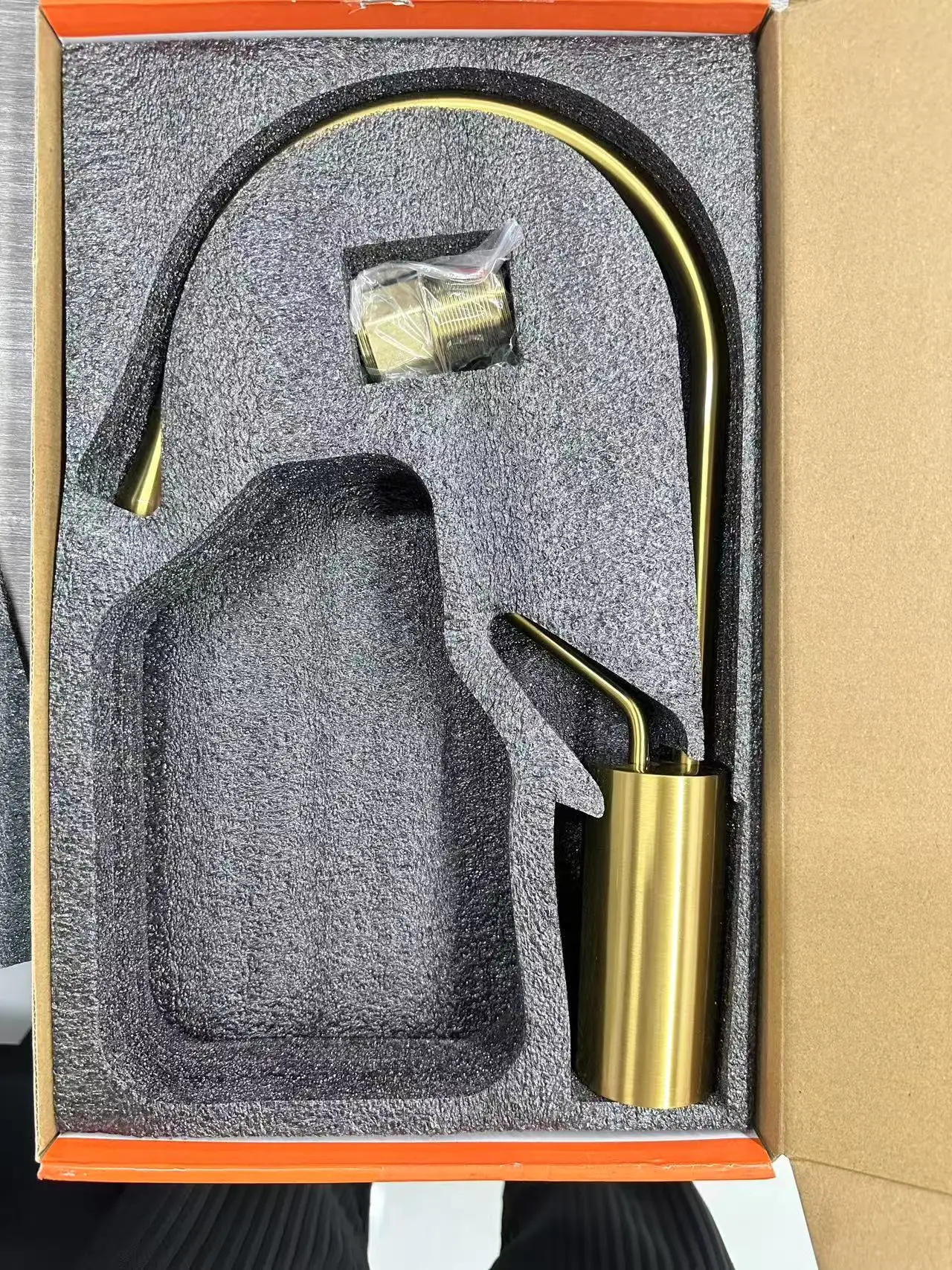 Modern Basin Faucet Brushed Gold Black Silver Faucet Deck Mounted Basin Sink Tap Mixer Hot Cold Brass Tap for Bathroom