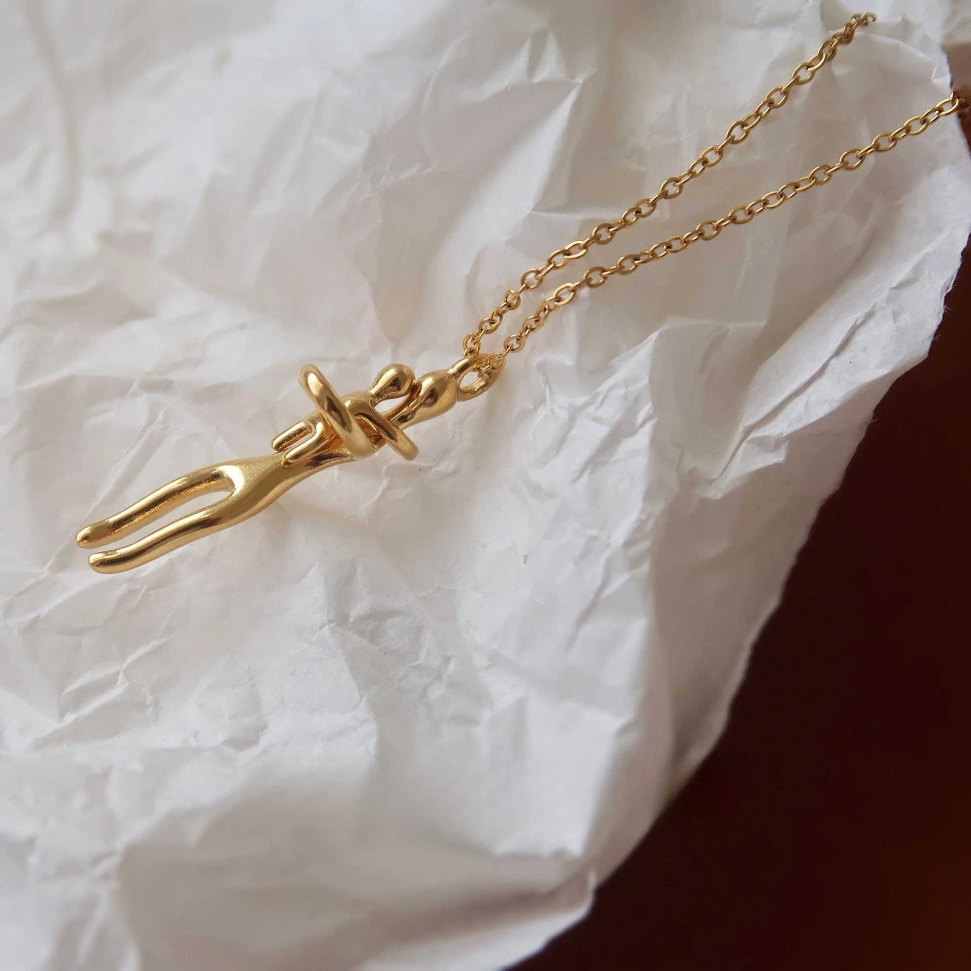 18K Gold Plated Stainless Steel Mother and Child Hug Necklace, Minimalist Mom Baby Pendant, Waterproof Gift for Her