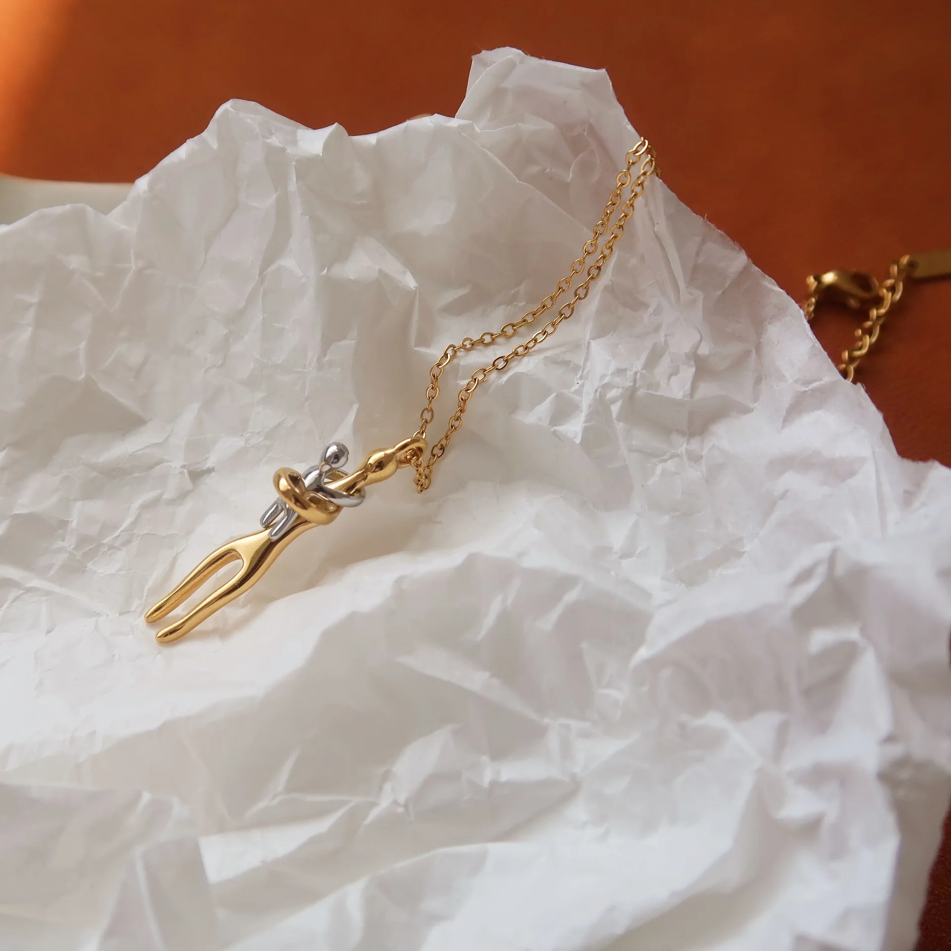 18K Gold Plated Stainless Steel Mother and Child Hug Necklace, Minimalist Mom Baby Pendant, Waterproof Gift for Her