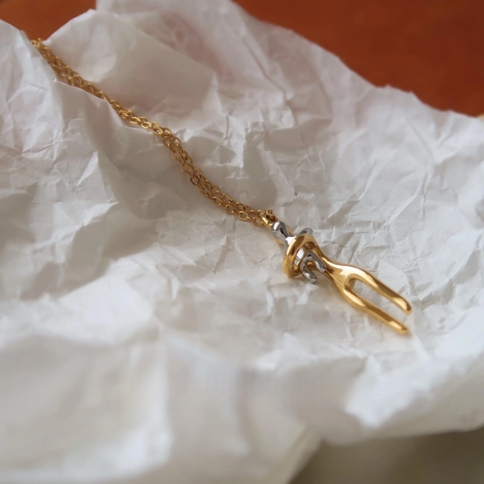 18K Gold Plated Stainless Steel Mother and Child Hug Necklace, Minimalist Mom Baby Pendant, Waterproof Gift for Her