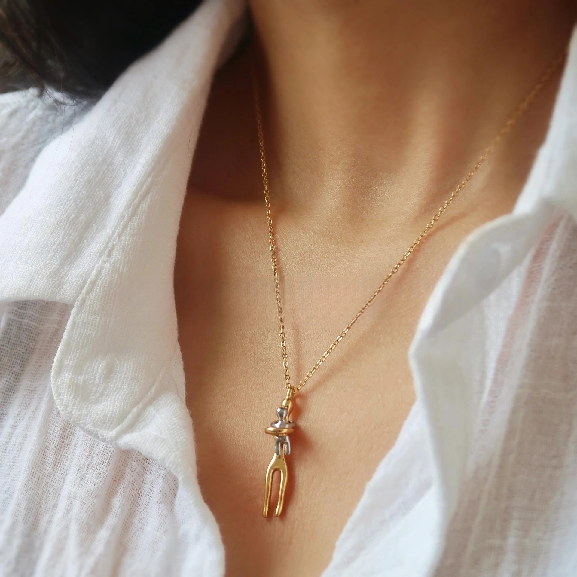 18K Gold Plated Stainless Steel Mother and Child Hug Necklace, Minimalist Mom Baby Pendant, Waterproof Gift for Her