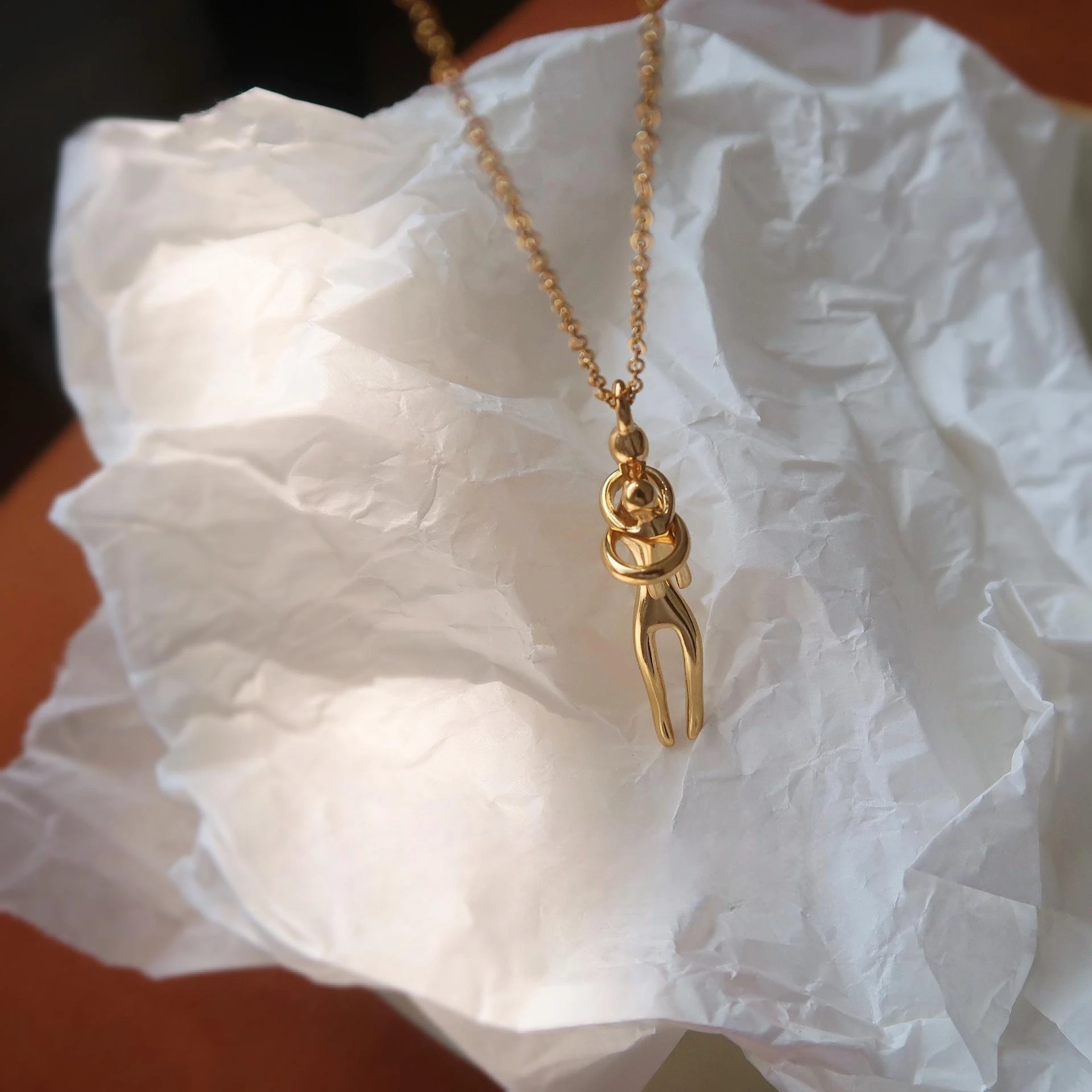 18K Gold Plated Stainless Steel Mother and Child Hug Necklace, Minimalist Mom Baby Pendant, Waterproof Gift for Her