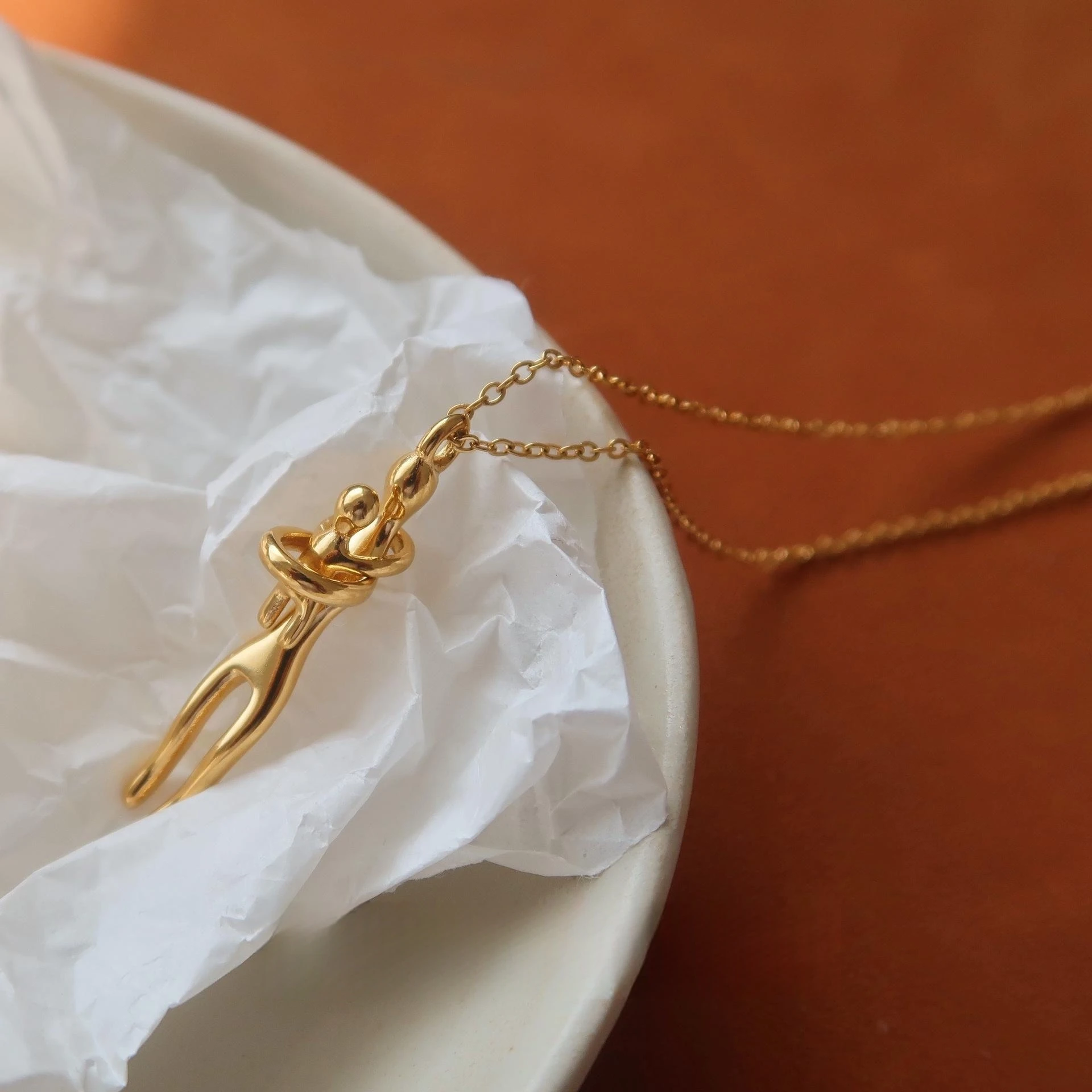 18K Gold Plated Stainless Steel Mother and Child Hug Necklace, Minimalist Mom Baby Pendant, Waterproof Gift for Her