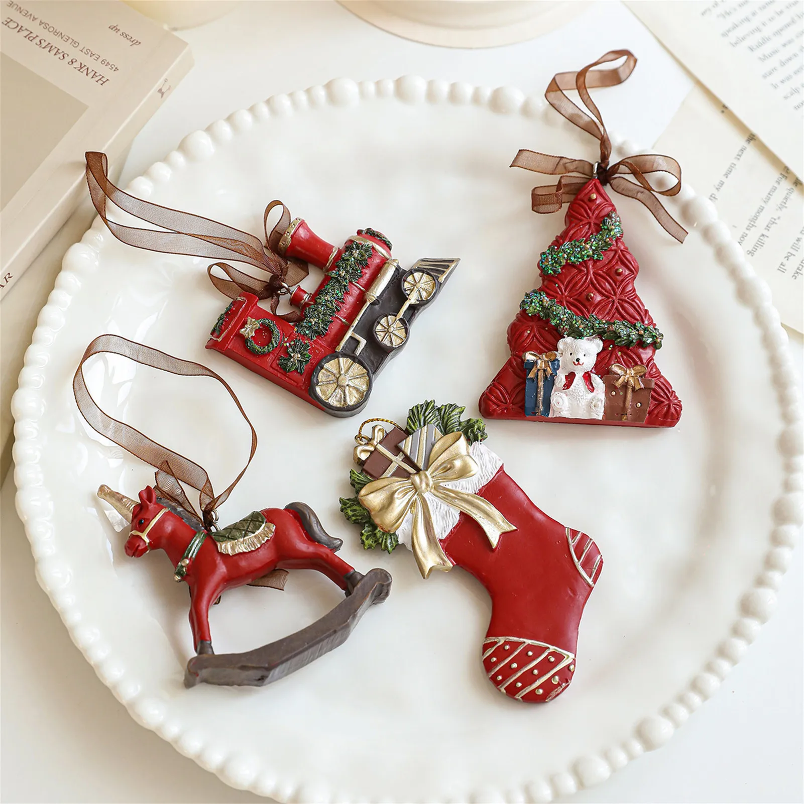 2026 Xmas Tree Pendant Cartoon Painted Santa Claus Elk Bear Christmas Stocking Resin Pendant Christmas Party Decorations 1pc