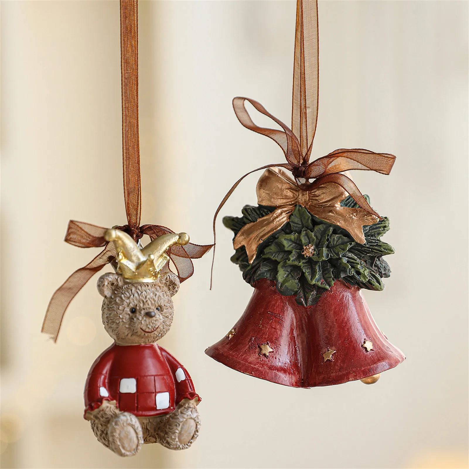 2026 Xmas Tree Pendant Cartoon Painted Santa Claus Elk Bear Christmas Stocking Resin Pendant Christmas Party Decorations 1pc