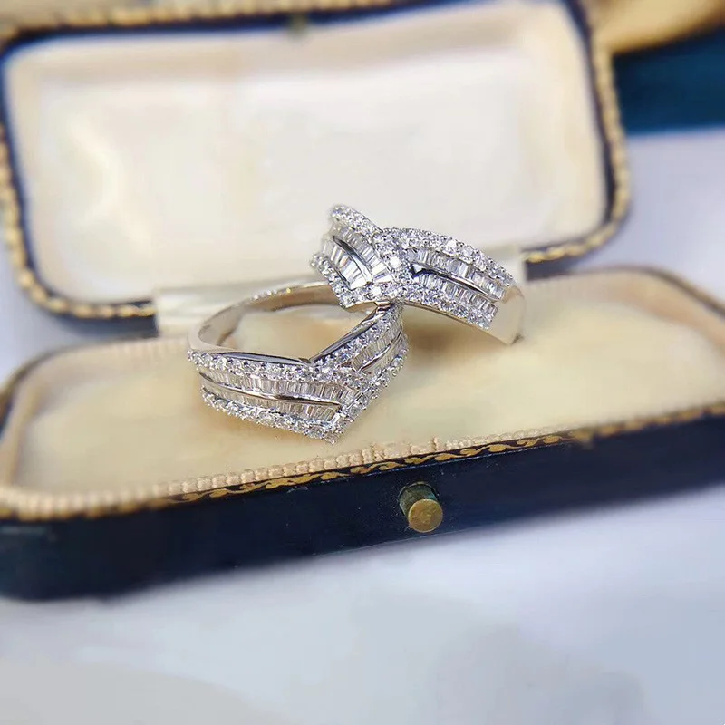 Huitan Fashion Wave Design Cubic Zirconia Rings for Women New Arrival Luxury Wedding Accessory Silver Color High-quality Jewelry