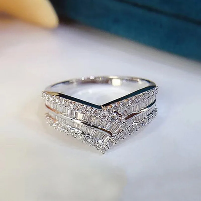 Huitan Fashion Wave Design Cubic Zirconia Rings for Women New Arrival Luxury Wedding Accessory Silver Color High-quality Jewelry