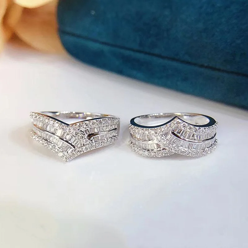 Huitan Fashion Wave Design Cubic Zirconia Rings for Women New Arrival Luxury Wedding Accessory Silver Color High-quality Jewelry
