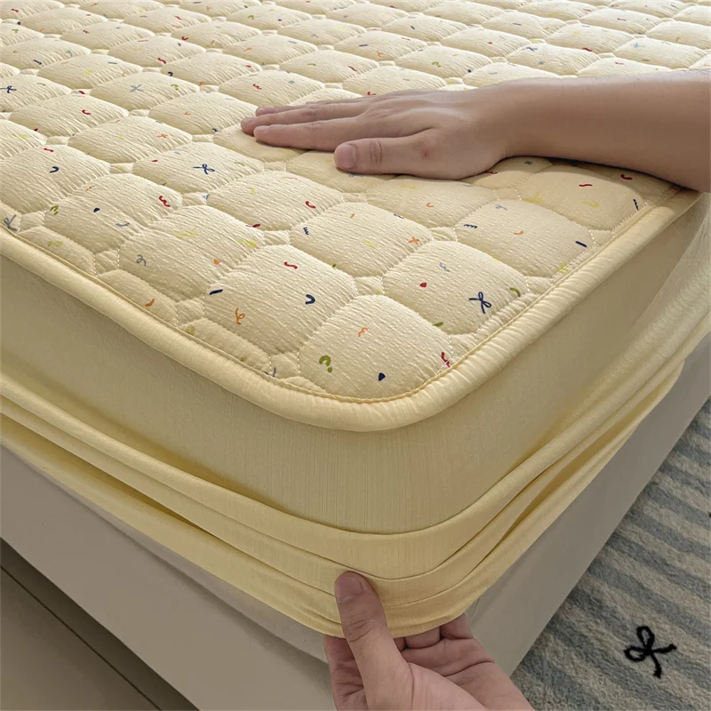 Breathable Soft Mattress Cover Fitted Sheet, Antibacterial Anti-Mite All Season Mattress Protector Non-Slip Silent Single/Double