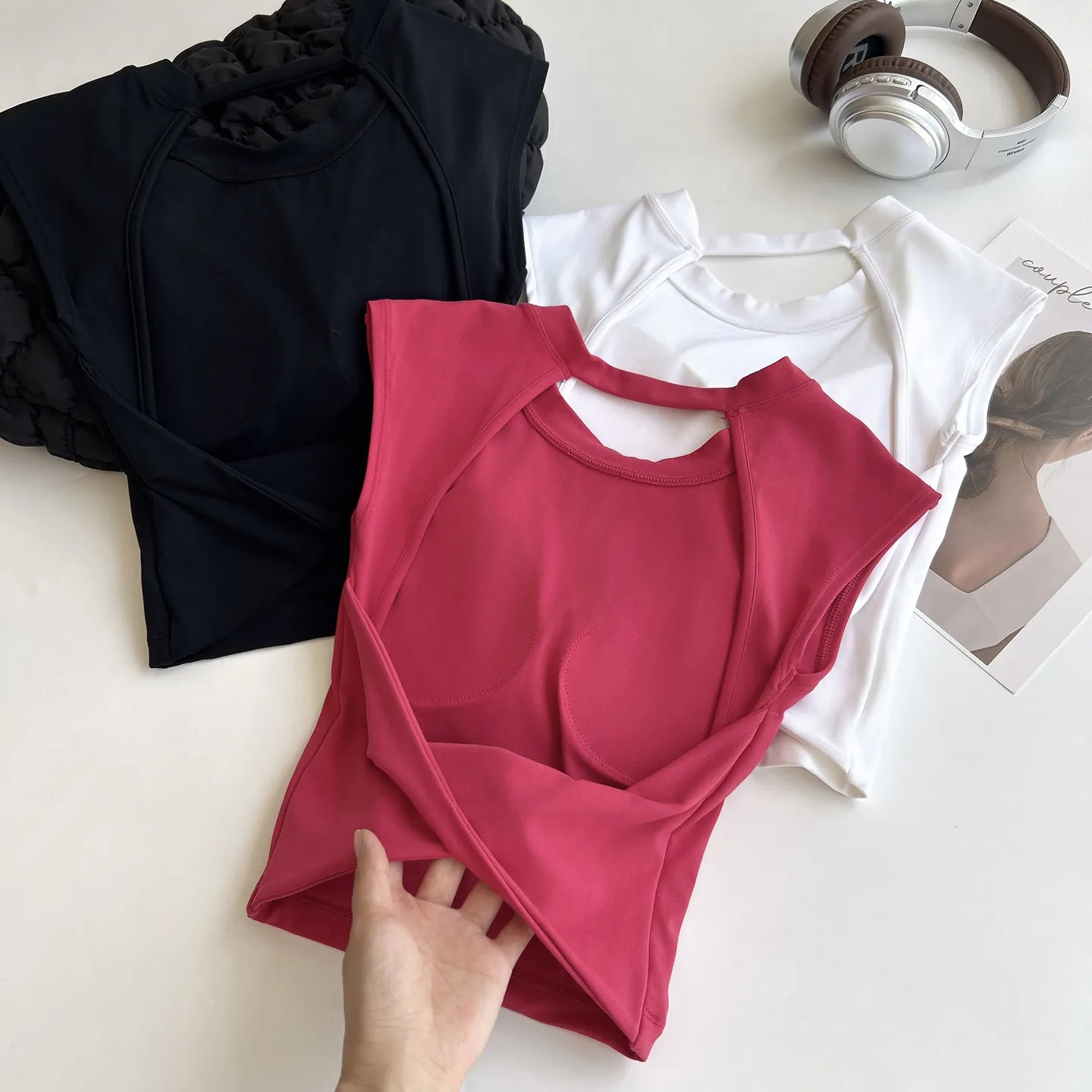 Women's Low-Intensity Yoga Fitness Vest Backless Short Sports T-Shirt Sexy Fixed Cup Waist Slimming Top Short Sleeved