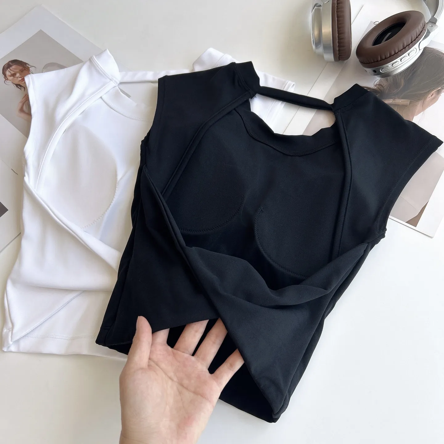 Women's Low-Intensity Yoga Fitness Vest Backless Short Sports T-Shirt Sexy Fixed Cup Waist Slimming Top Short Sleeved