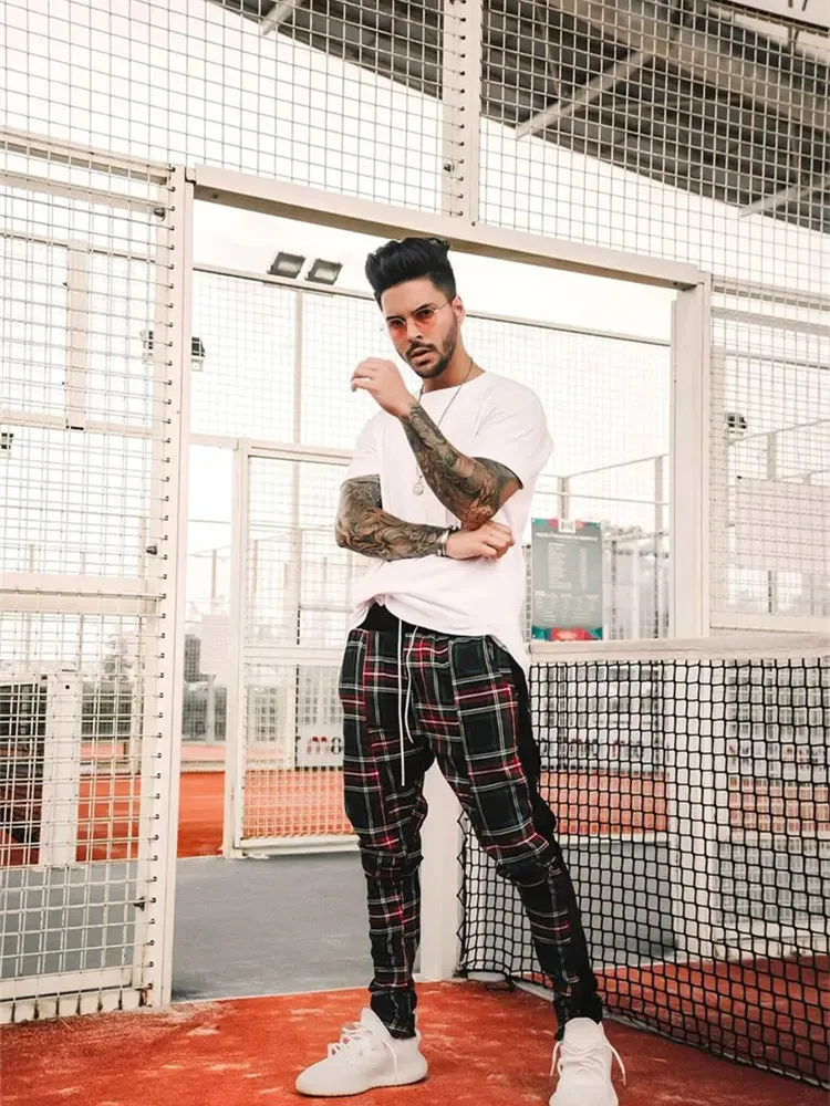Men's slim-fitting casual sportswear fashion trend: zipper pocket checkered patchwork street fashion skinny pants