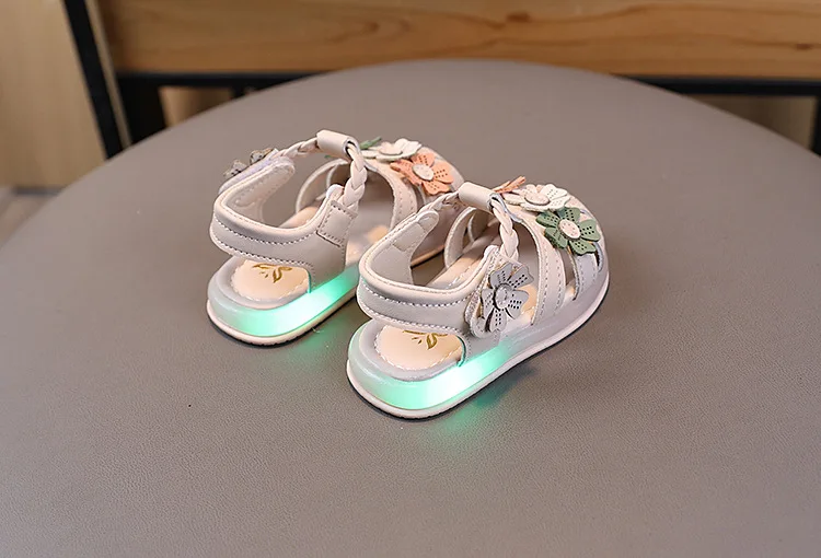 Summer Sandals New Fashion LED Light Kid Shoes Simple Versatile Retro Girl Shoe Princess Flower Lightweight Elegant Kid Sandals