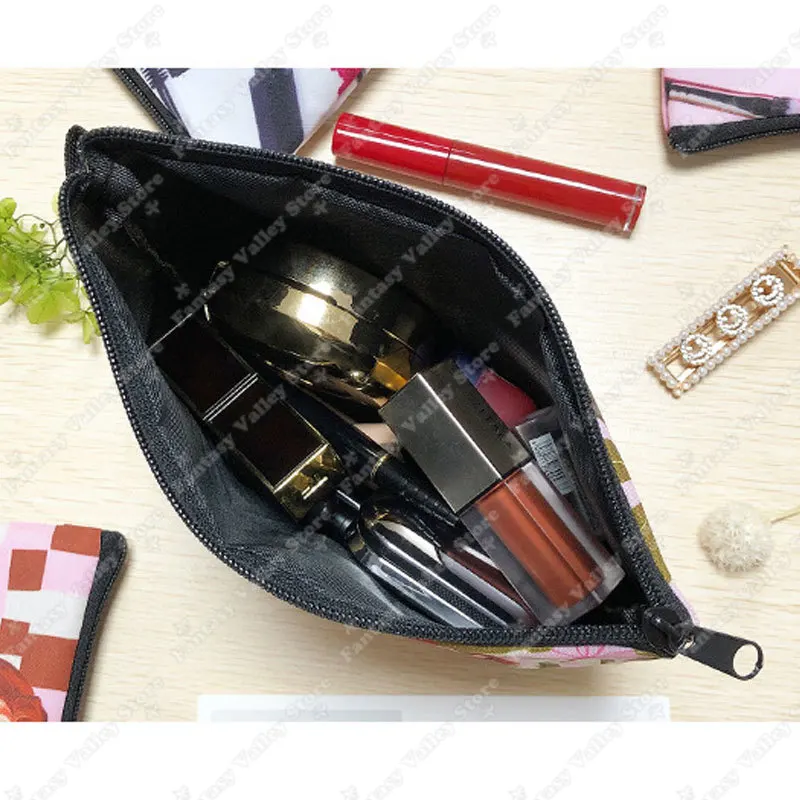 Funny Pocket Dog Cosmetic Cases Pet Dachshund Bulldog Yorkshire Dogs Women Makeup Bag Zipper Pouch Lipstick Small Pouch Gift
