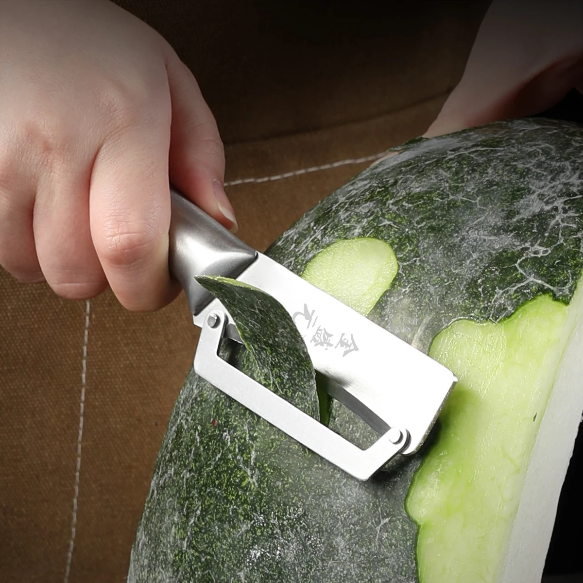 1 stainless steel peeler for peeling and slicing fruits and vegetables | durable and easy to operate