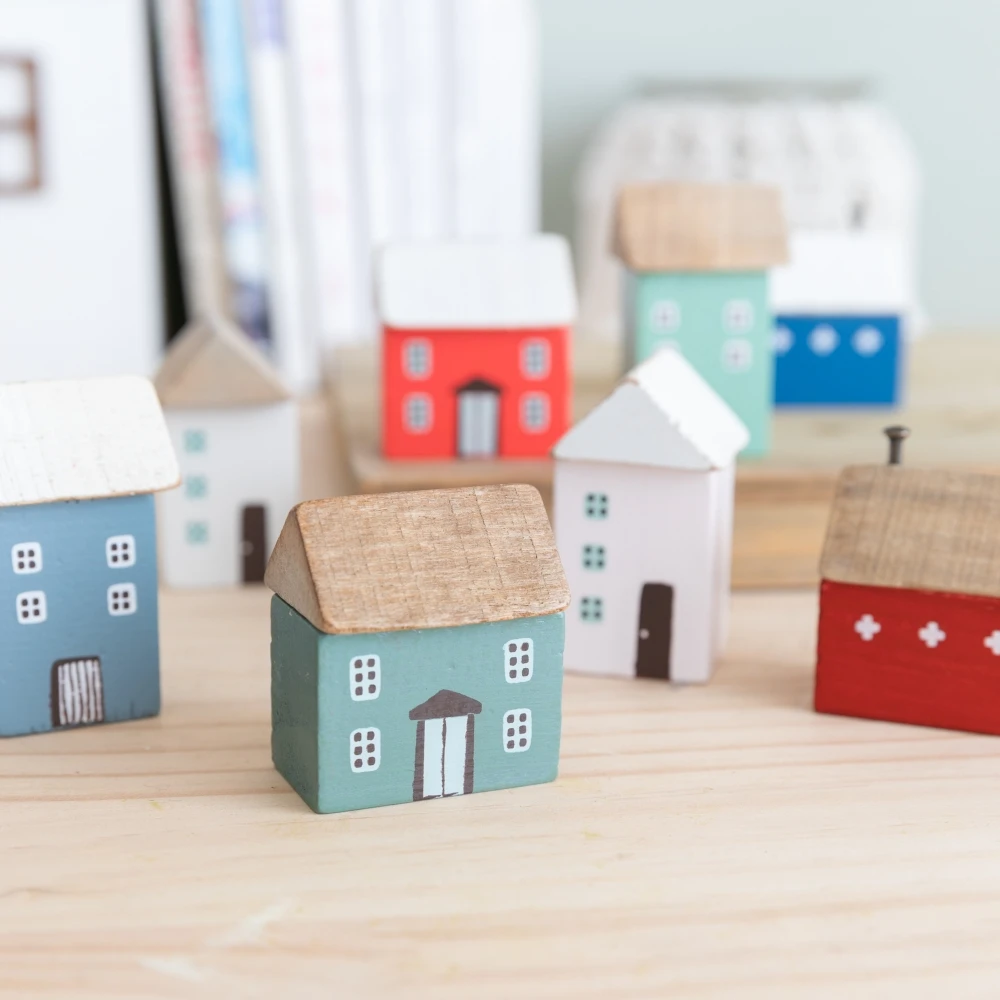 4Pcs Small Wooden House Ornament Miniature Building Table Desktop Home Decor Nordic Style Crafts Christmas Birthday Gifts