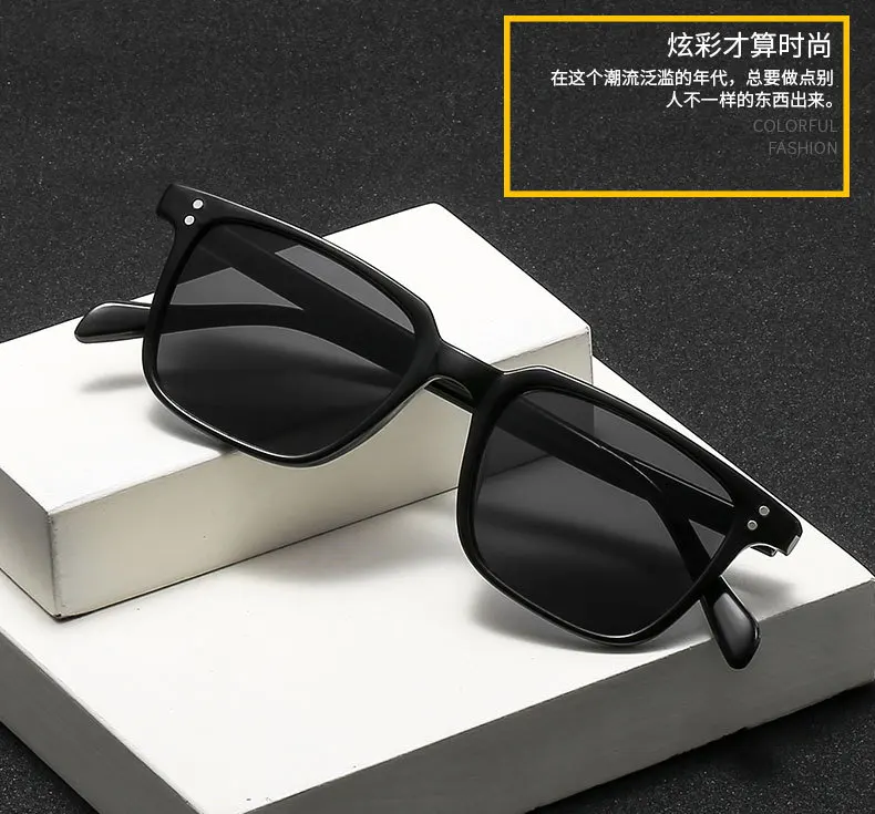 Retro Ultra light Rivets Square Sunglasses Women Fashion Brand Designer Rectangle Eyewear UV400 Men Sun Glasses