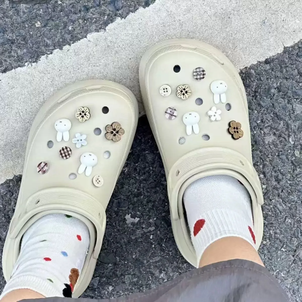 16Pcs/Set Miffy Rabbit Shoe Flower Kawaii Cartoon Detachable DIY Hole Shoe Accessories Gifts