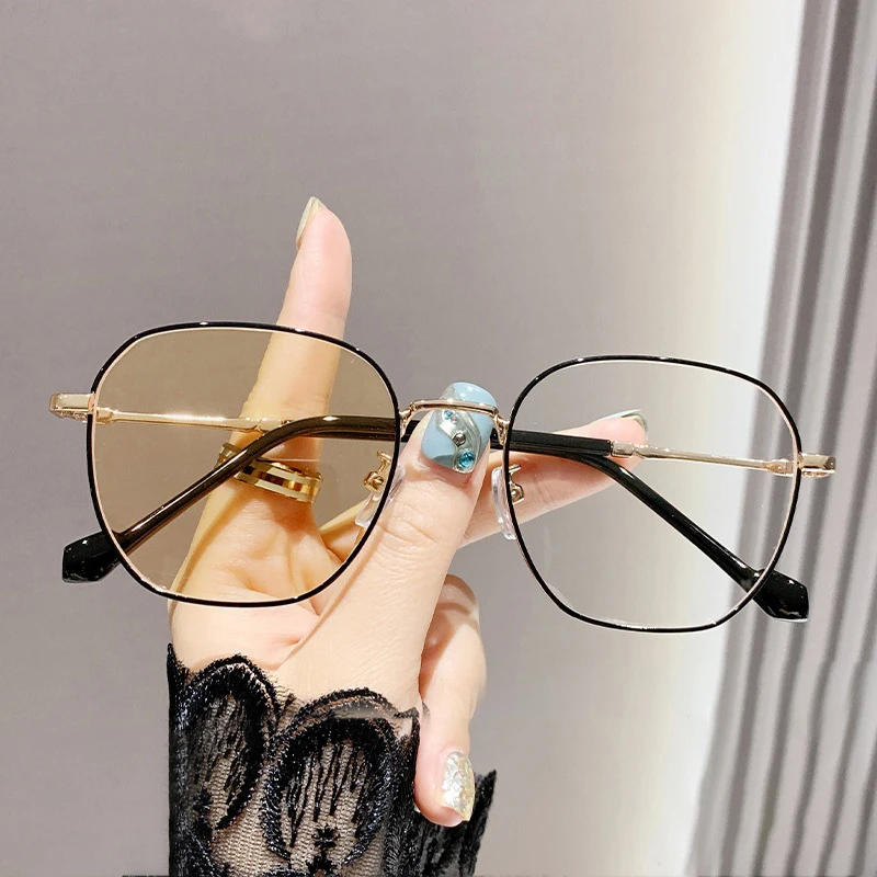 Photo-sensitive Intelligent Color-changing Glasses With Anti-blue Light Feature, Large Frame, Women's Nearsighted Glasses 9791