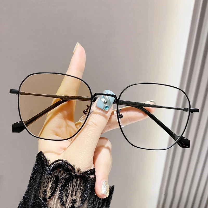 Photo-sensitive Intelligent Color-changing Glasses With Anti-blue Light Feature, Large Frame, Women's Nearsighted Glasses 9791