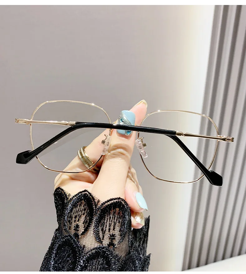 Photo-sensitive Intelligent Color-changing Glasses With Anti-blue Light Feature, Large Frame, Women's Nearsighted Glasses 9791