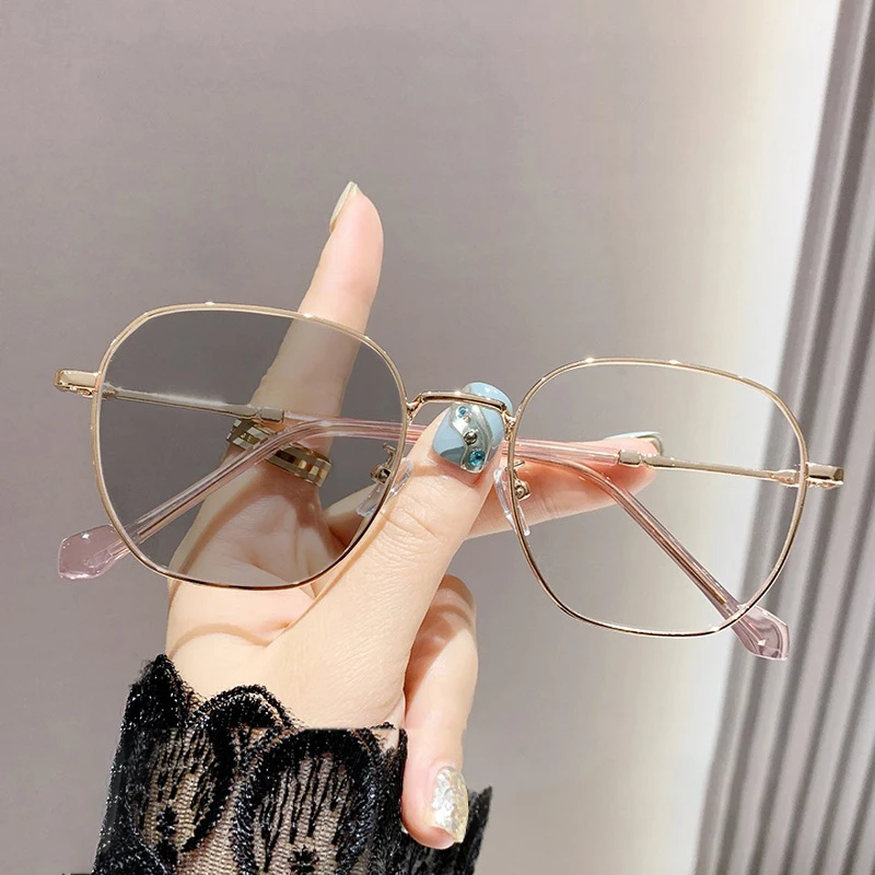 Photo-sensitive Intelligent Color-changing Glasses With Anti-blue Light Feature, Large Frame, Women's Nearsighted Glasses 9791