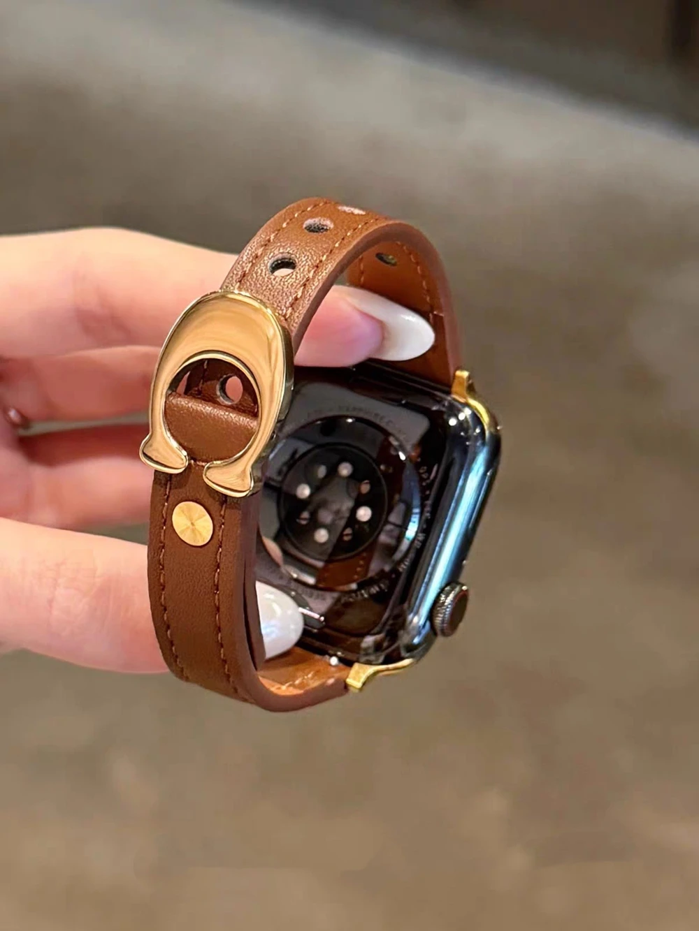 Luxury Leather Loop Correa for Apple Watch Band Women Strap 11/10/9/8/7/6/5/4/3/2 38mm 40mm 41mm 42mm 44mm 45mm 46mm 49mm