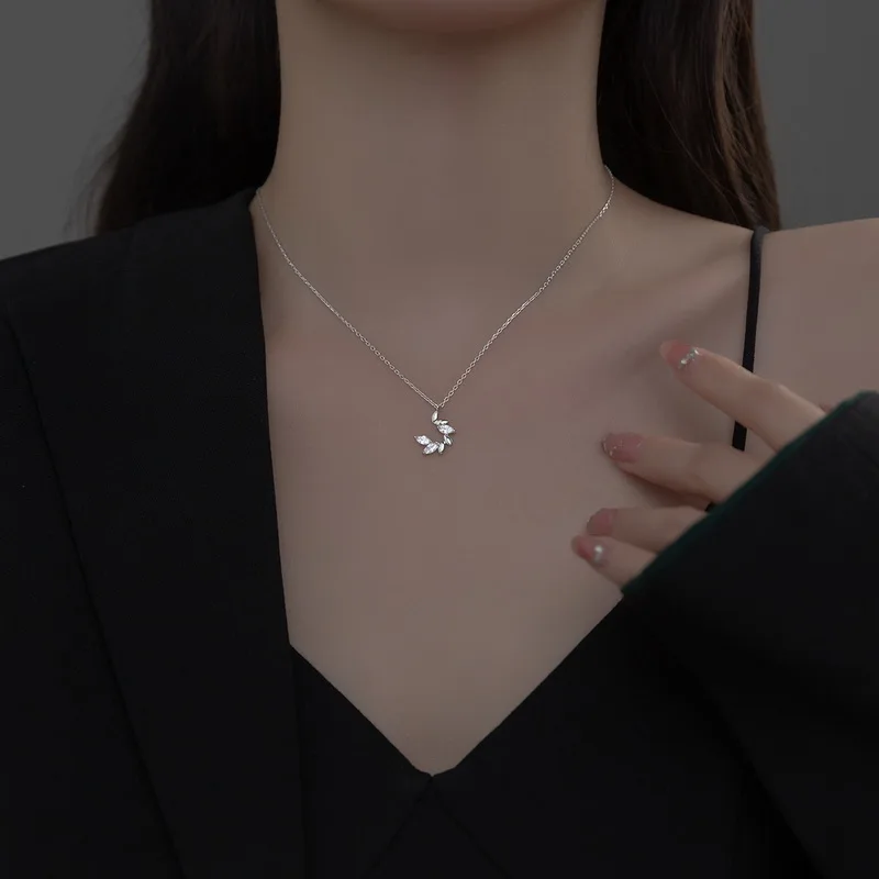 Simple Fashion Pink Zircon Cherry Blossom Pendant Necklace For Women Butterfly Love Collarbone Chain Wedding Jewelry Gifts