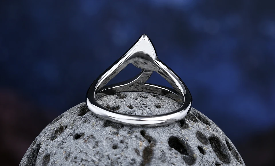 Fashion 2024 New 316L Stainless Steel Enagagement Saga Cos Game Ring With Zircon For Man Women Geometric Jewelry Valentine Gift