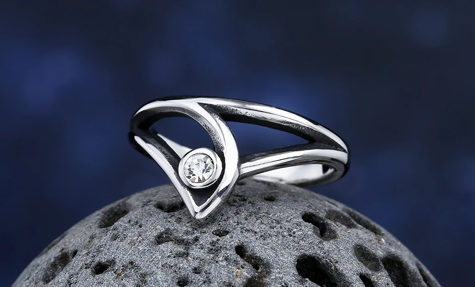 Fashion 2024 New 316L Stainless Steel Enagagement Saga Cos Game Ring With Zircon For Man Women Geometric Jewelry Valentine Gift