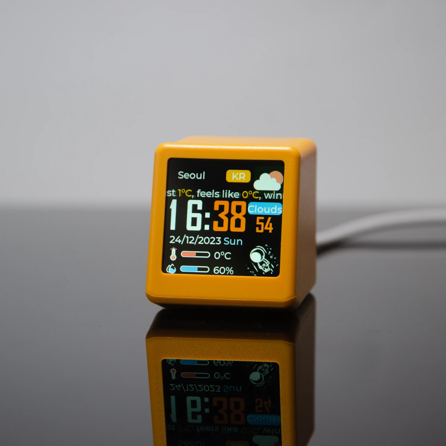 GeekMagic PRO BitCoin Cryptocurrency,Stocks,Futures,Currency Exchange Rate,Price Tracker Ticker,Time Clock Weather Display