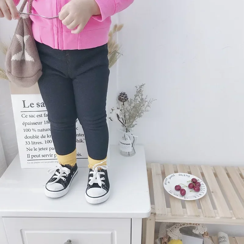 New Winter Children's Jeans Boys and Girls' Solid Color Thin Velvet Elastic Belt Jeans Infant Elastic Denim Pants 1-6Y