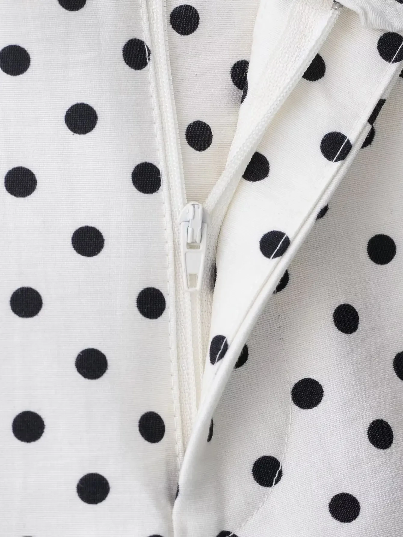 HH Fashion Women's Polka Dot Print Short Coats Autumn Long Sleeves Turtleneck Zipper With Pockets Drawstring Casual Jacket