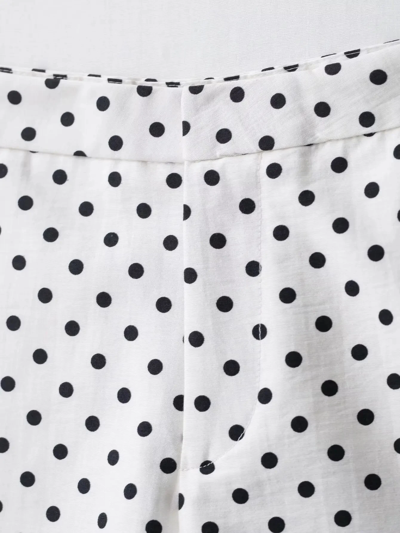 HH Fashion Women's Polka Dot Print Short Coats Autumn Long Sleeves Turtleneck Zipper With Pockets Drawstring Casual Jacket