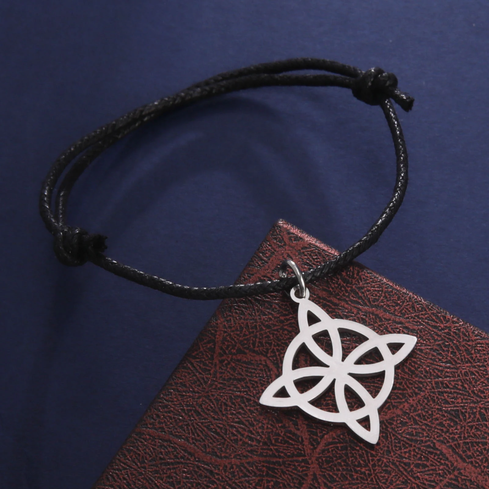LIKGREAT Irish Witch Knot Bracelet for Women Men Celtics Knot Woven Rope Jewelry Stainless Steel Amulet Talisman Birthday Gift