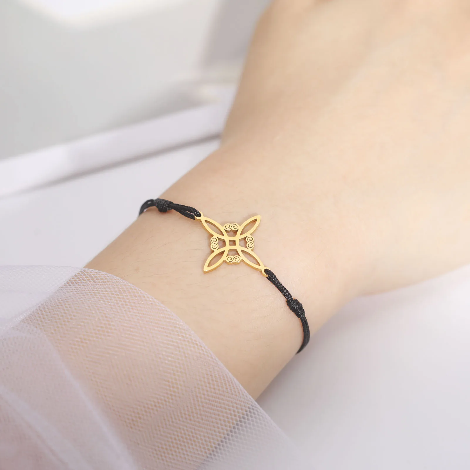 LIKGREAT Irish Witch Knot Bracelet for Women Men Celtics Knot Woven Rope Jewelry Stainless Steel Amulet Talisman Birthday Gift