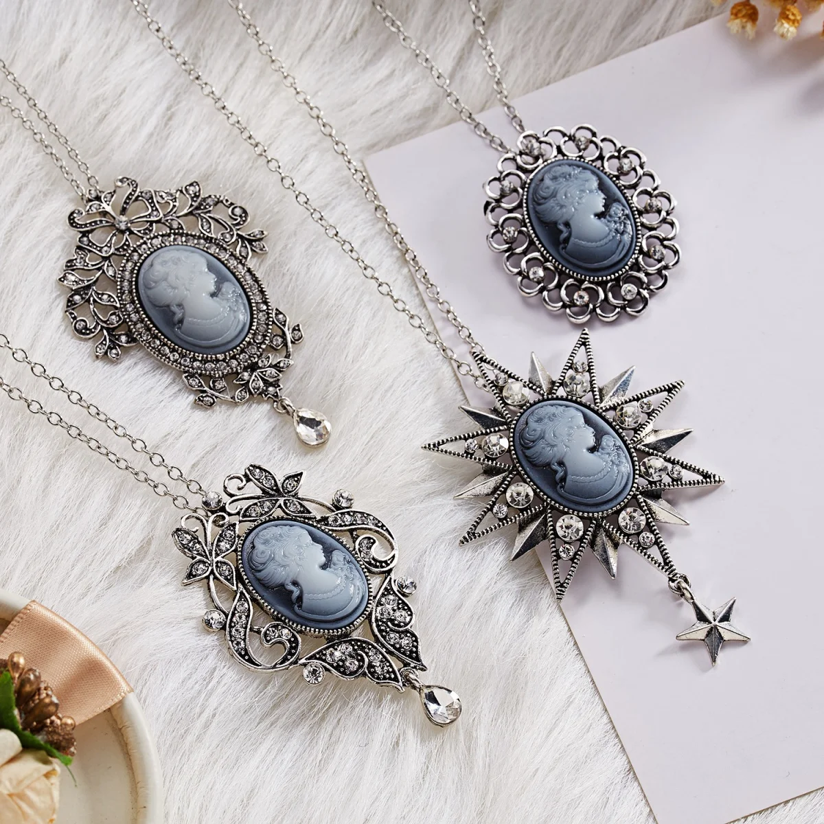 Vintage Cameo Beauty Portrait Pendant Necklace For Women Men Luxury Resin Lady Queen Flower Butterfly Long Sweater Chain Jewelry