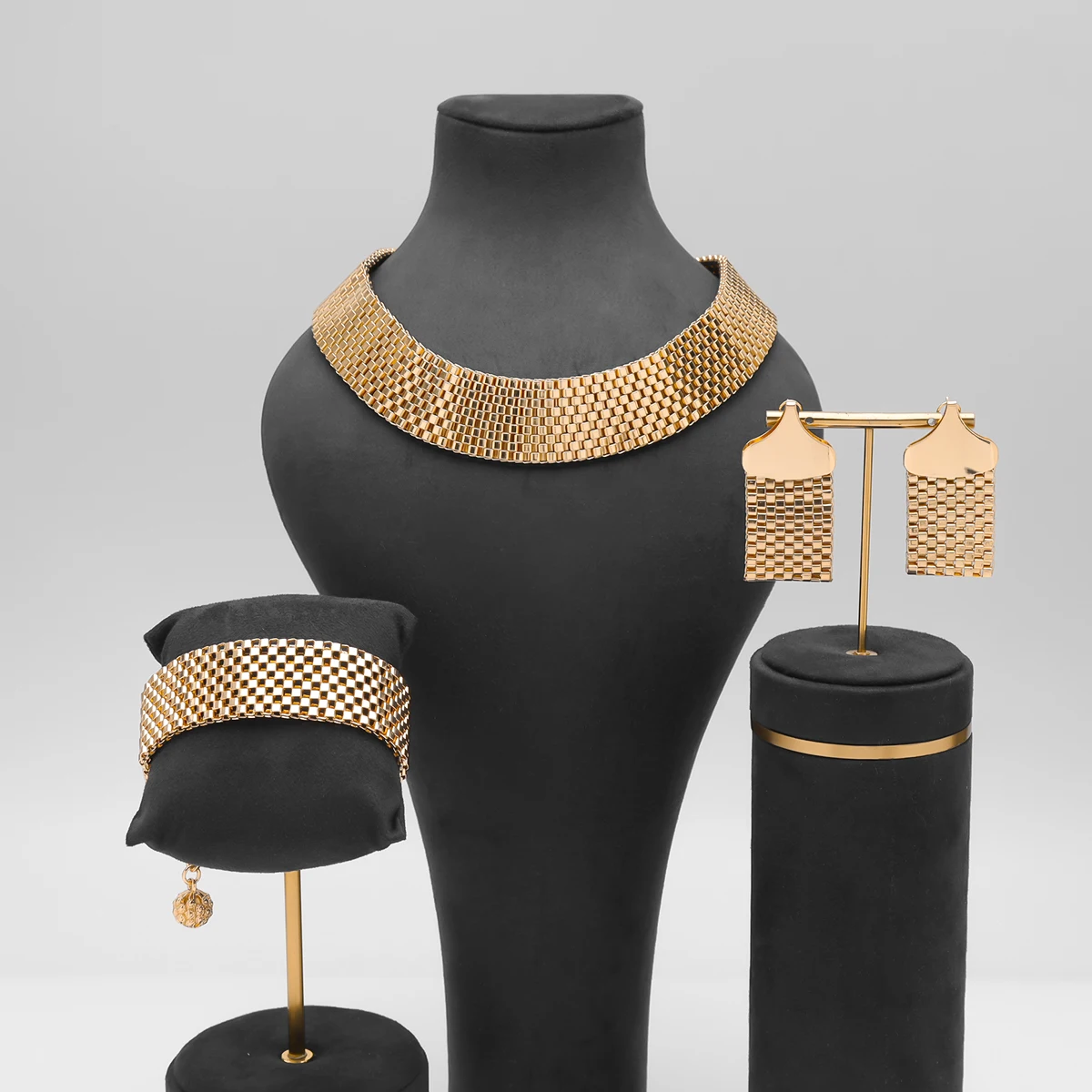 Dubai Jewelry Set Big Necklace Ethnic Style Bracelet Earrings for Women Elegant Bridal Wedding Accessories