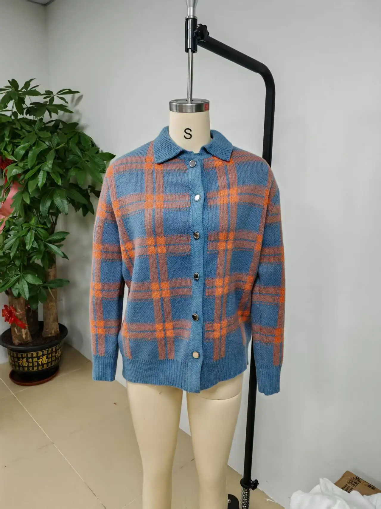 Women's Casual Loose Sweater Spring and Autumn Plaid Long Sleeve Lapel Shirt Sweater Cardigan