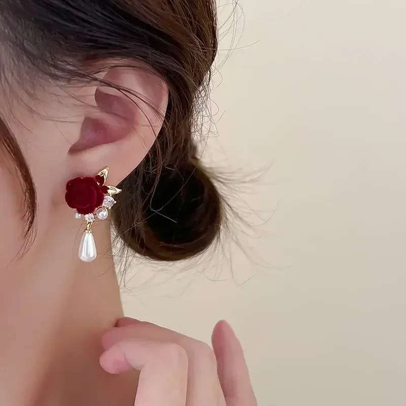 Wine Red Imitation Velvet Rose Pearl Earrings for Women Vintage Red Rose Elegant High-end Studs Earrings Jewelry Accessories