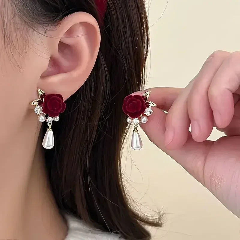 Wine Red Imitation Velvet Rose Pearl Earrings for Women Vintage Red Rose Elegant High-end Studs Earrings Jewelry Accessories