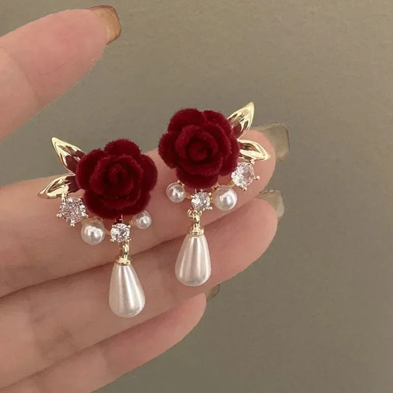 Wine Red Imitation Velvet Rose Pearl Earrings for Women Vintage Red Rose Elegant High-end Studs Earrings Jewelry Accessories