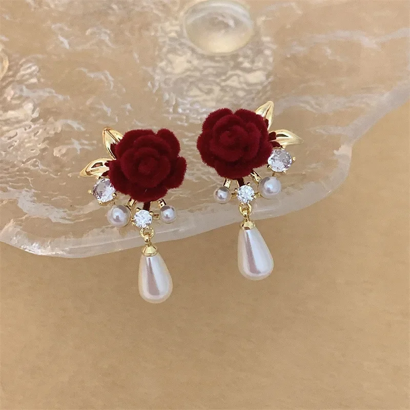 Wine Red Imitation Velvet Rose Pearl Earrings for Women Vintage Red Rose Elegant High-end Studs Earrings Jewelry Accessories