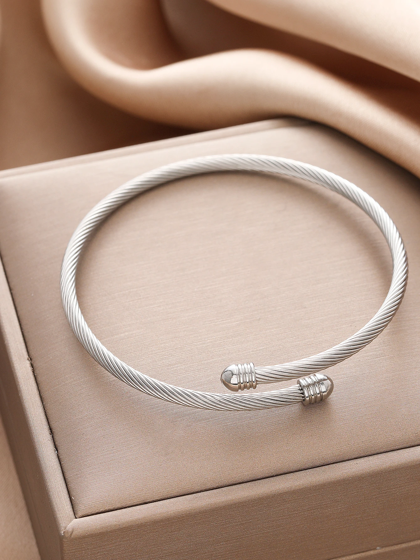 woiwoi Stainless Steel Bracelets Vintage Fashion Simplicity Temperament Decals Wires Metal Bracelet For Women Jewelry Gifts