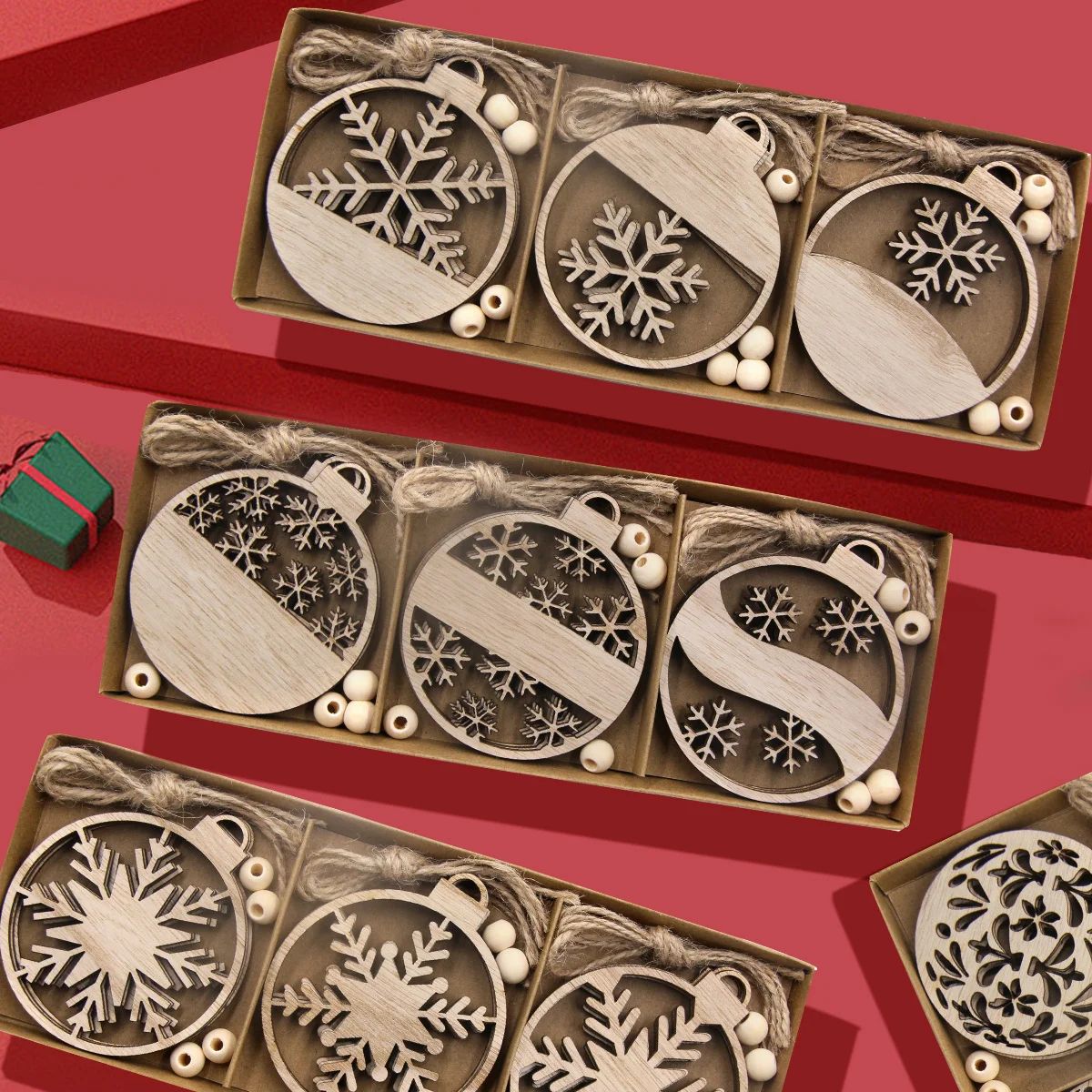 12PCS/Box Wooden Xmas Ball Pendant Hollowed Snowflake Hanging Ornaments for Noel Tree Decorations DIY Gifts Wrapping Supplies