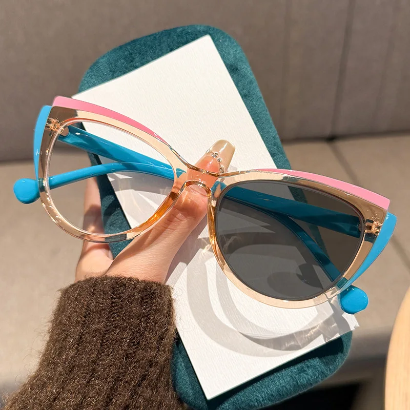 Fashion Cat Eye Photochromic Presbyopia Glasses for Women Comfortable Large Frame Reading Glasses with Plus Diopters