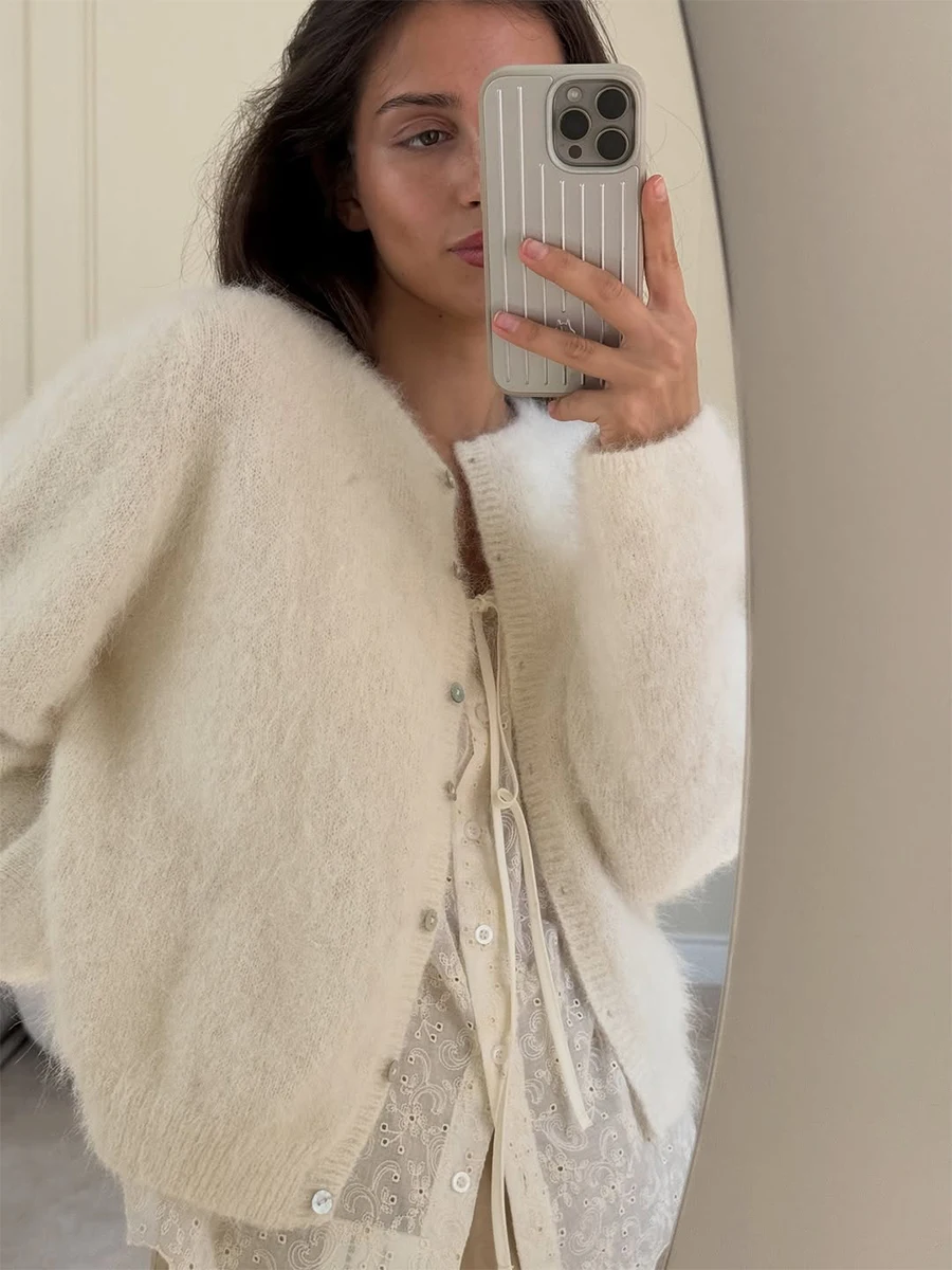Bornladies 2026 New Lazy Style Cardigan Women's Spring and Autumn Loose Round Neck Knitted Jacket Soft Long Sleeved Sweater