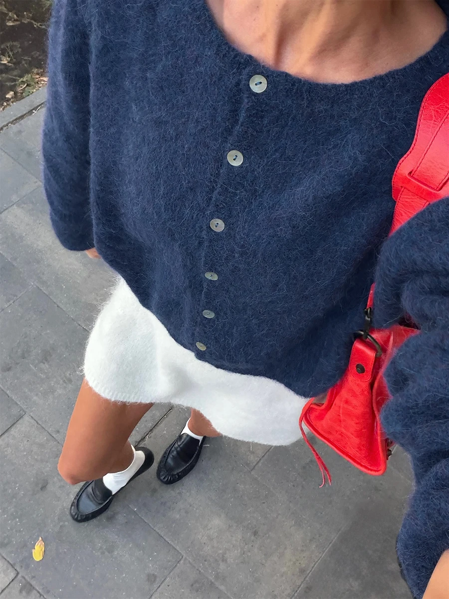 Bornladies 2026 New Lazy Style Cardigan Women's Spring and Autumn Loose Round Neck Knitted Jacket Soft Long Sleeved Sweater